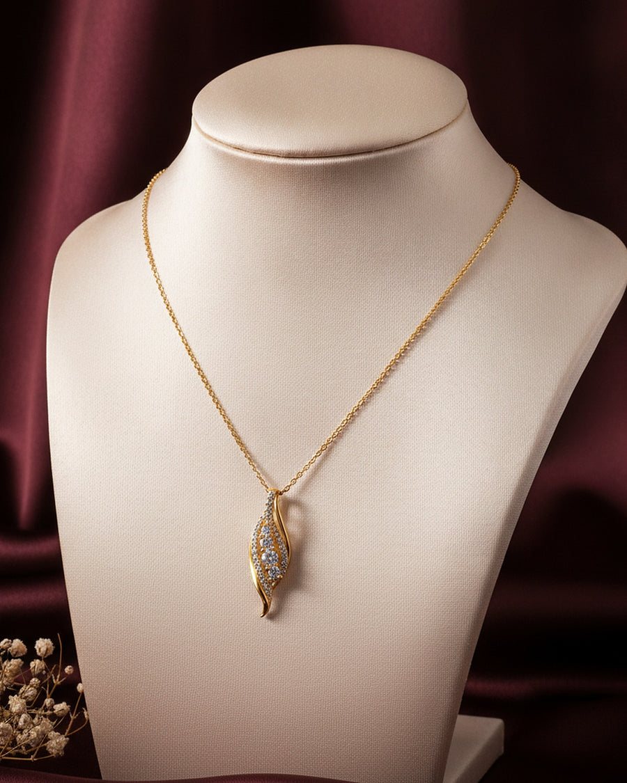 The Liora Curve Pendant, Moissanite — Clariva