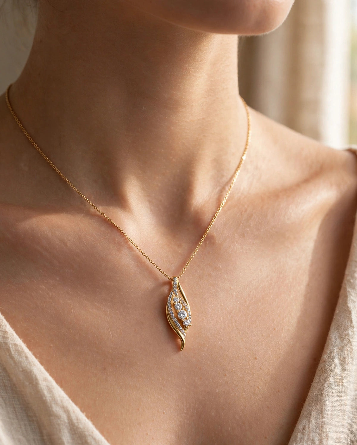 The Liora Pendant