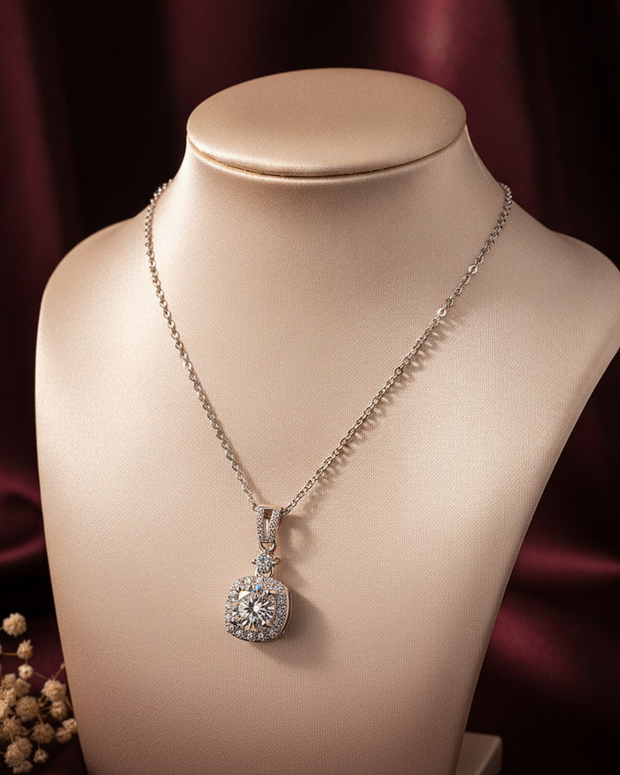 The Verity Pendant Necklace